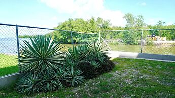 Seaview Deluxe Studio w Kitchenette, Balcony &pool