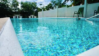 Seaview Deluxe Studio w Kitchenette, Balcony &pool