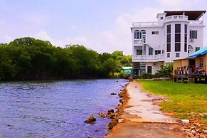 Seaview Studio w Balcony & Pool Near Air