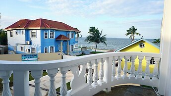 Seaview Studio w Balcony & Pool Near Air