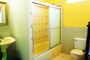 Seaview Studio w Balcony & Pool Near Air