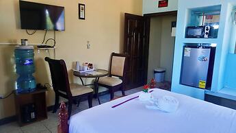 Seaview Studio w Balcony & Pool Near Air