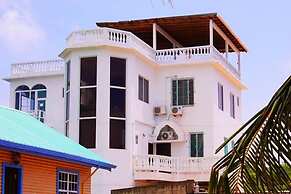 Seaview Studio w Balcony & Pool Near Air