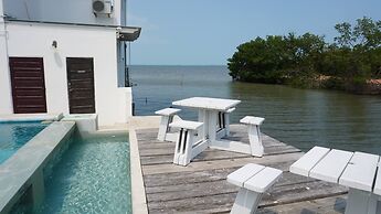 Seaview Studio w Balcony & Pool Near Air