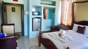 Seaview Studio w Balcony & Pool Near Air