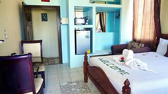 Seaview Studio w Balcony & Pool Near Air