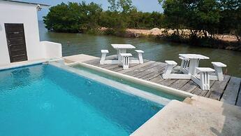 Seaview Studio w Balcony & Pool Near Air