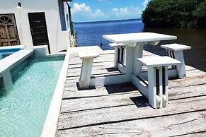 Seaview Studio w Balcony & Pool Near Air