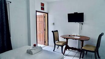 Courtside Studio w Seaview Pool &deck Near Airport