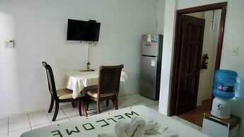 Courtside Studio w Seaview Pool &deck Near Airport