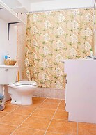 Courtside Studio w Seaview Pool &deck Near Airport