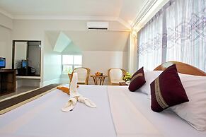 Damnak Riverside Villa