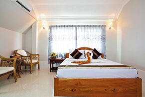 Damnak Riverside Villa