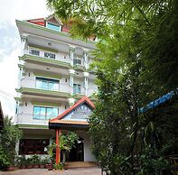 Damnak Riverside Villa