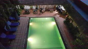 Damnak Riverside Villa