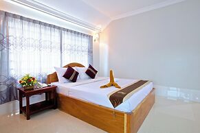 Damnak Riverside Villa