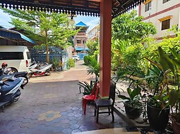 Damnak Riverside Villa