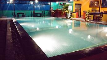 Damnak Riverside Villa