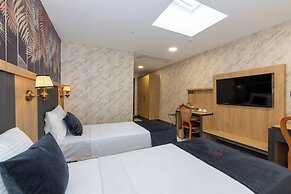 Bulton Delüxe Hotel Airport