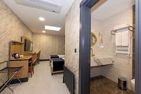 Bulton Delüxe Hotel Airport