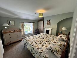 2 Whinstone Cottage