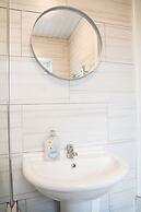 Cozy Manchester Retreat With 2 Bedrooms