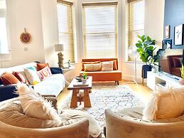 Stunning 2 Bed Apartment on the beach by Urban Roost