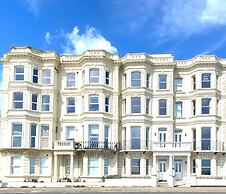 Stunning 2 Bed Apartment on the beach by Urban Roost