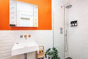Stunning 2 Bed Apartment on the beach by Urban Roost