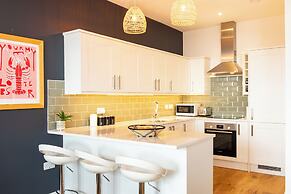 Stunning 2 Bed Apartment on the beach by Urban Roost