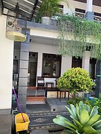 Capital O 94586 New Asta Graha Homestay