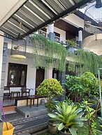 Capital O 94586 New Asta Graha Homestay