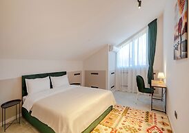 Niabi 3BDR Mansard