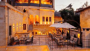 Lagoon Cave Suites