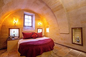 Lagoon Cave Suites