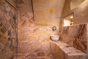 Lagoon Cave Suites