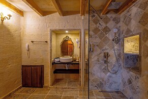 Lagoon Cave Suites