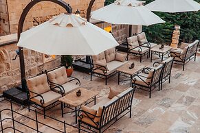 Lagoon Cave Suites