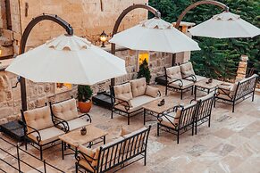 Lagoon Cave Suites