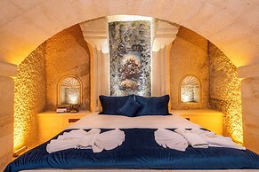 Lagoon Cave Suites