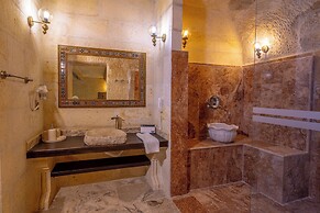 Lagoon Cave Suites