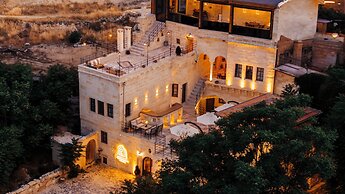 Lagoon Cave Suites
