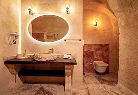 Lagoon Cave Suites