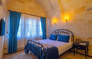 Lagoon Cave Suites