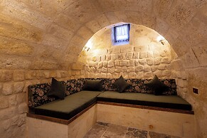 Lagoon Cave Suites