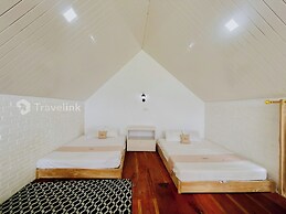 White Cabin By Travelink