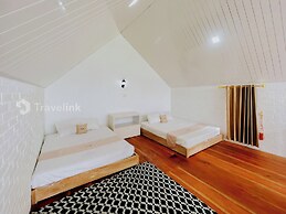 White Cabin By Travelink