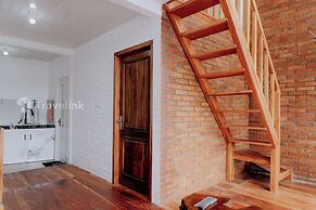 White Cabin By Travelink