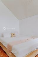 White Cabin By Travelink