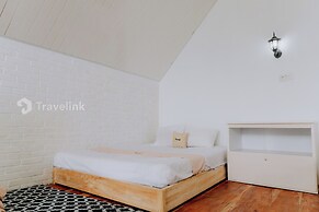 White Cabin By Travelink